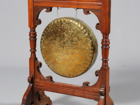 A LATE VICTORIAN MAHOGANY DINNER GONG, with architectural crest, no beater....