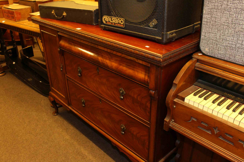 Early 20th Century mahogany sideboard on cabriole legs