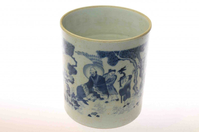 Chinese blue and white brush pot, painted with figures, 20.5cm high