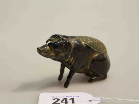 Metal pig pin cushion