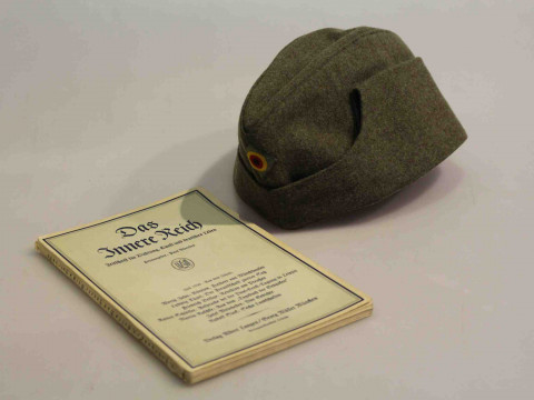 German side cap and copy of Das Inner Reich, Berlin 1939 (2)