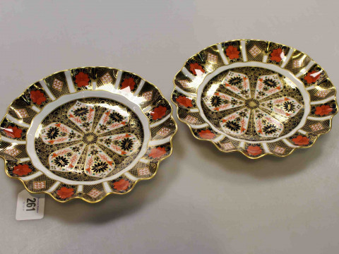 Pair of Royal Crown Derby Imari plates, no. 1128, 21.5cm