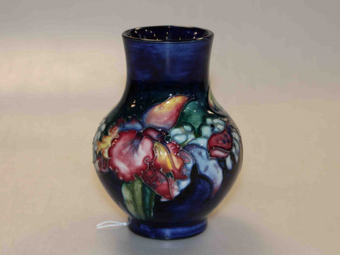 Moorcroft orchid vase, 13cm