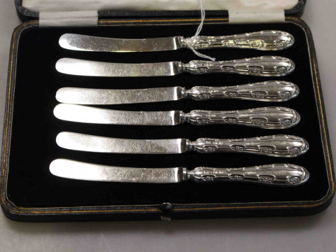Set of six silver handled tea knives, Sheffield 1918, cased