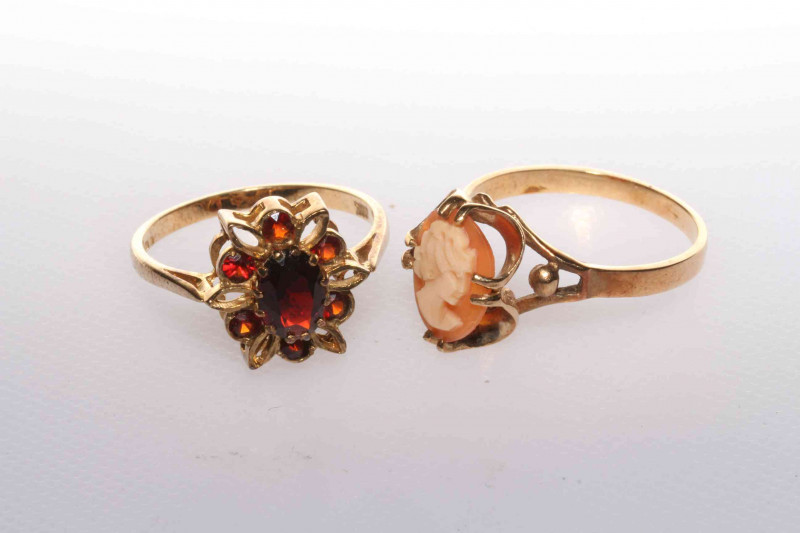 Two 9 carat gold rings