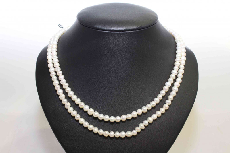 Long freshwater pearl necklace