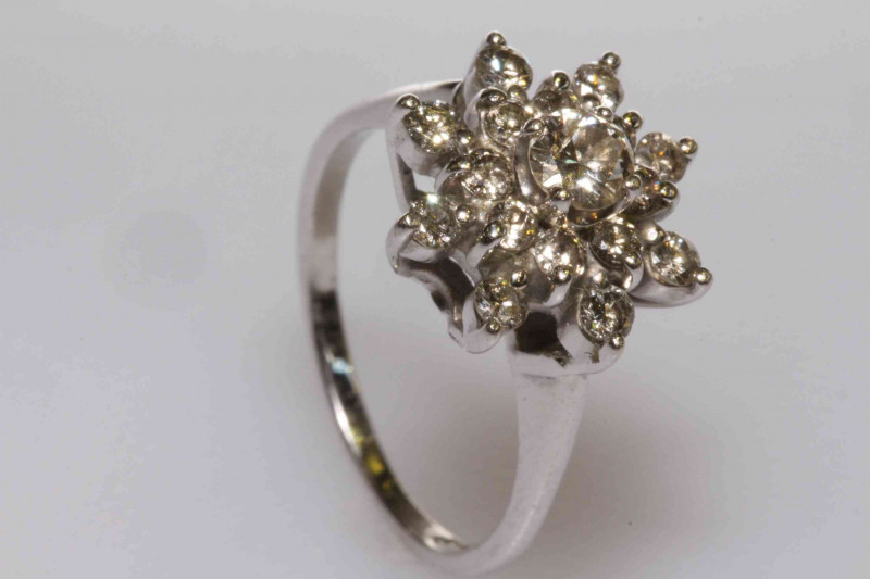18 carat gold and diamond cluster 'snowflake' ring, size O