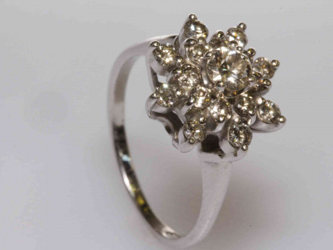 18 carat gold and diamond cluster 'snowflake' ring, size O