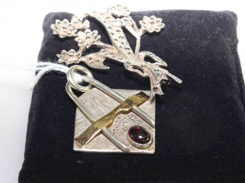 Modernist pendant, stamped 18C and 925; and a floral spray brooch (2)