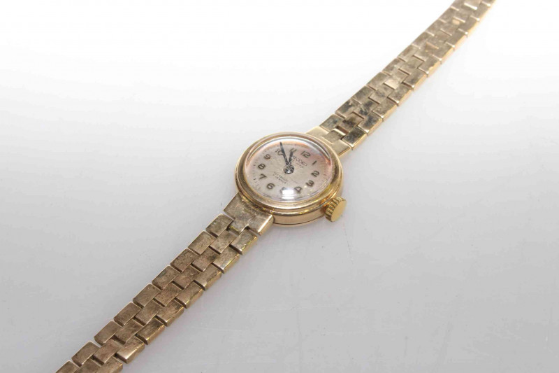 Record De Luxe 9 carat gold wristwatch, 22.8 grams
