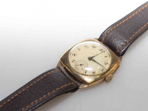 Vintage 9 carat gold cased wristwatch