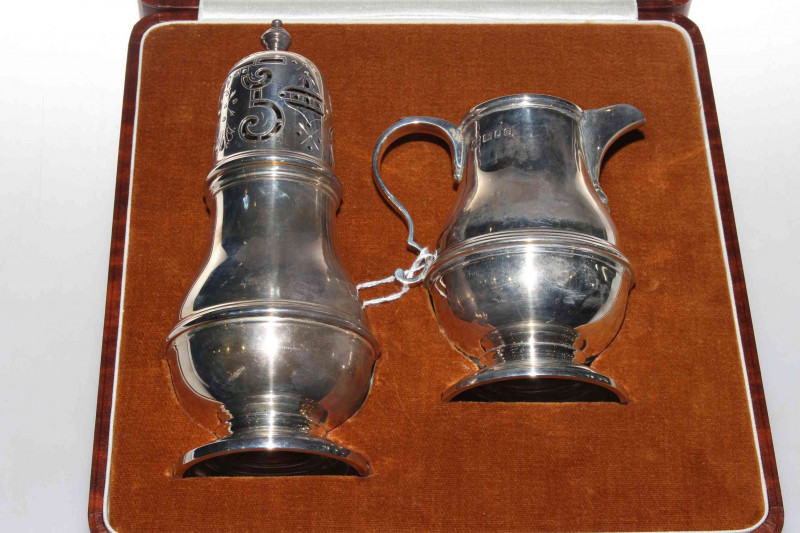 Cased silver sugar and cream set, London 1937, 13.7oz gross