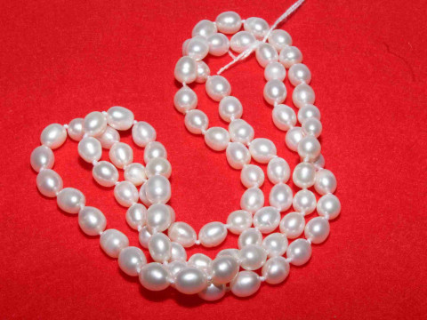 Long rice shape freshwater pearl necklace