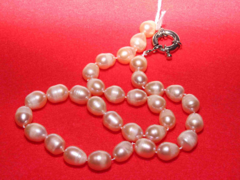 Peach rice shaped freshwater pearl necklace