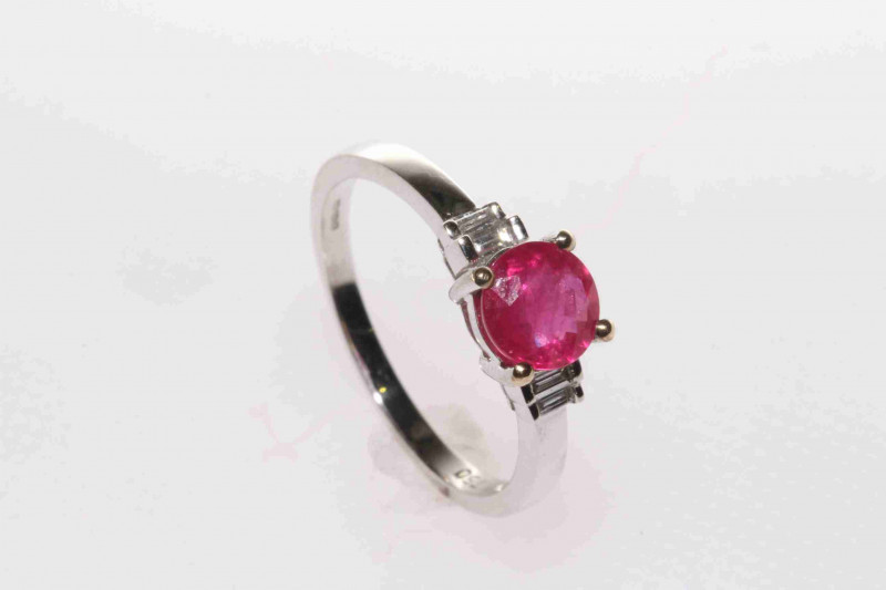 18 carat white gold, round ruby and baguette diamond shoulder ring