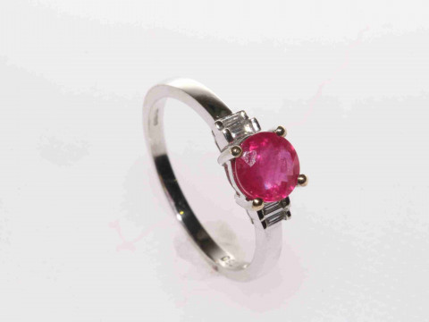 18 carat white gold, round ruby and baguette diamond shoulder ring
