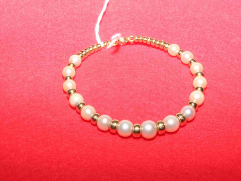 18 carat yellow gold and South Sea pearl bangle