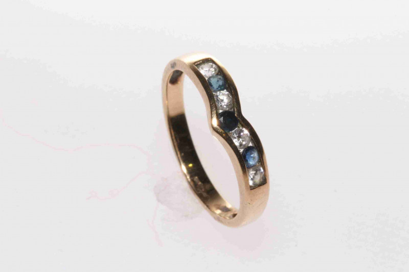 9 carat yellow gold V-shaped channel set sapphire and cubic zirconia ring, size L½