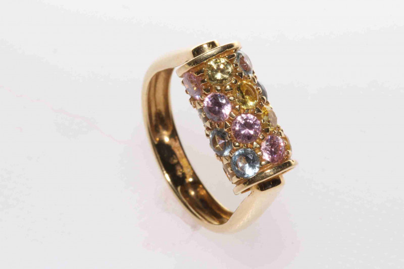18 carat yellow gold roller ring set with cubic zirconia, size M½