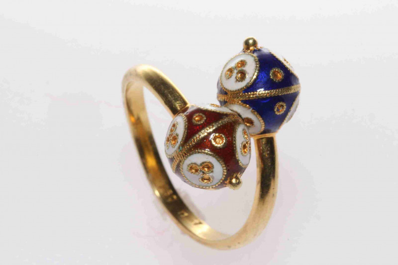 18 carat, yellow gold and enamel crossover ring, size L½