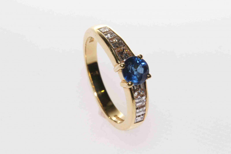18 carat yellow gold, round sapphire and channel set princess cut diamond shoulder ring, size M½