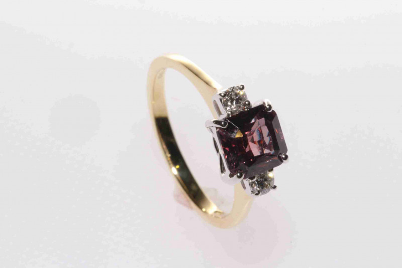 18 carat yellow gold fancy sapphire and round brilliant diamond three-stone ring, size M