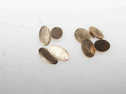 Two pairs of oval 9 carat gold cufflinks, 20 grams