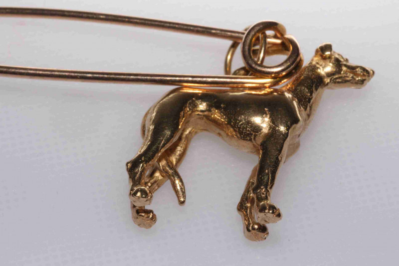 9 carat gold greyhound brooch, 15 grams