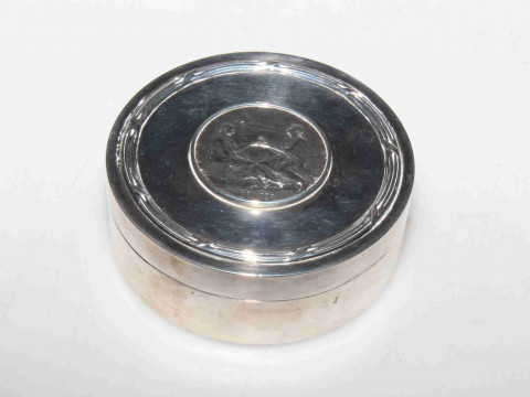 William Comyns silver box with semper medallion inset lid, London 1903,...