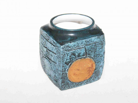 Troika vase