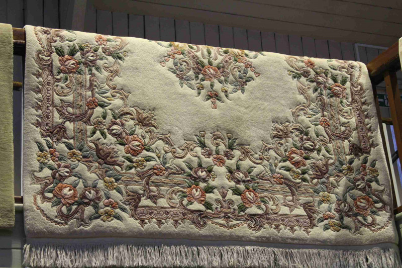 Chinese wool carpet 2.74 by 1.83