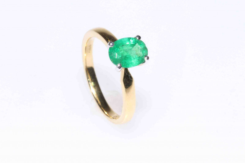 18 carat yellow gold single stone oval emerald ring