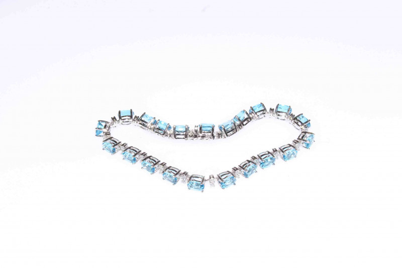 Good 18 carat gold blue topaz and diamond bracelet