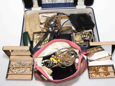 Vintage watches, costume jewellery etc.