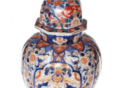 Japanese Imari vase and cover, late 19th/early 20th Century, 36cm