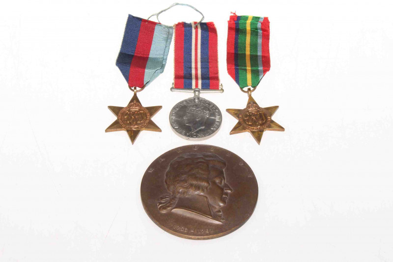 Bronze medallion, Mozart, two WWII stars and a General Service medal (4)
