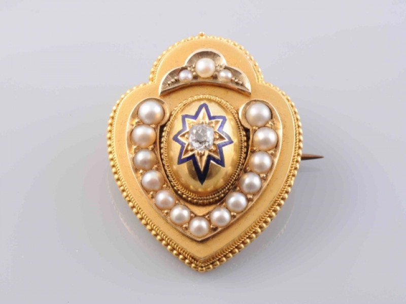 A PEARL AND DIAMOND LOCKET BROOCH, CIRCA 1880-1890, the moulded heart shaped mount with subtle beaded detailing to the perimeter, set to the centre with a raised oval mount set with subtle blue enamelling in a heart shape and a single old brilliant cut di