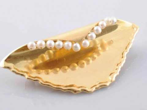 A CONTEMPORARY GOLD AND SEED PEARL BROOCH BY CHARLES FRANCIS HALL, LONDON...