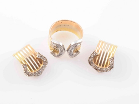 A PAIR OF DIAMOND AND THREE COLOUR GOLD EARRINGS, the slightly curved...