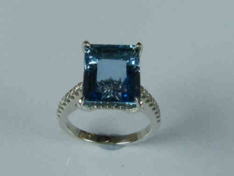 Aquamarine and Diamond Ring with an 18ct White Gold Band, the Aquamarine...