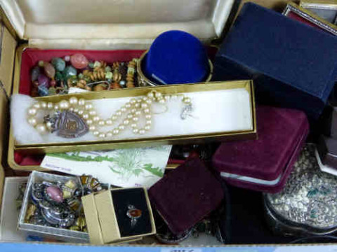 Group of Jewellery
