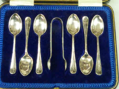 Cased Set of Six Silver Teaspoons and Sugar Tongs, Sheffield 1930