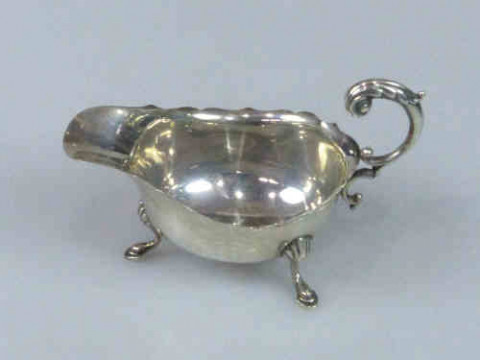 Silver Sauce Boat on trio feet, Birmingham 1939, 3 Troy oz.