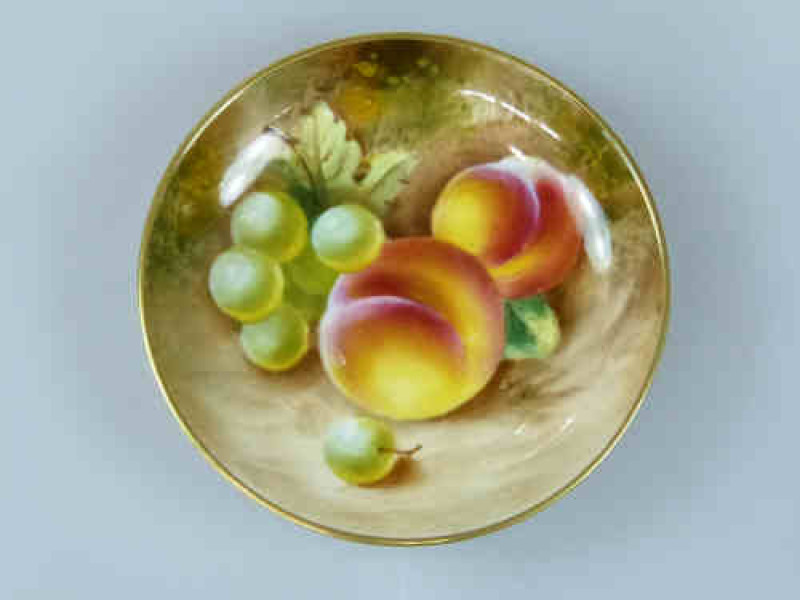 Royal Worcester Fruit Painted Dish, 9cm dia