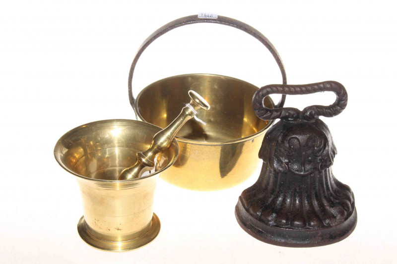 Small brass jam pan, brass pestle and mortar and a door porter (3)