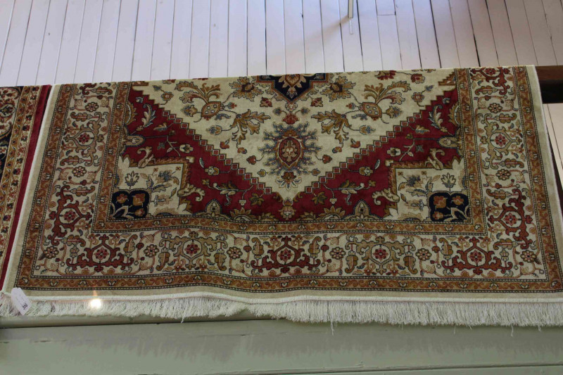 Beige ground Heriz carpet 2.30 by 1.60