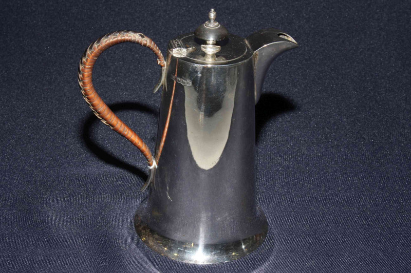 Silver hot water jug, Walker & Hall, Sheffield 1930, 13oz