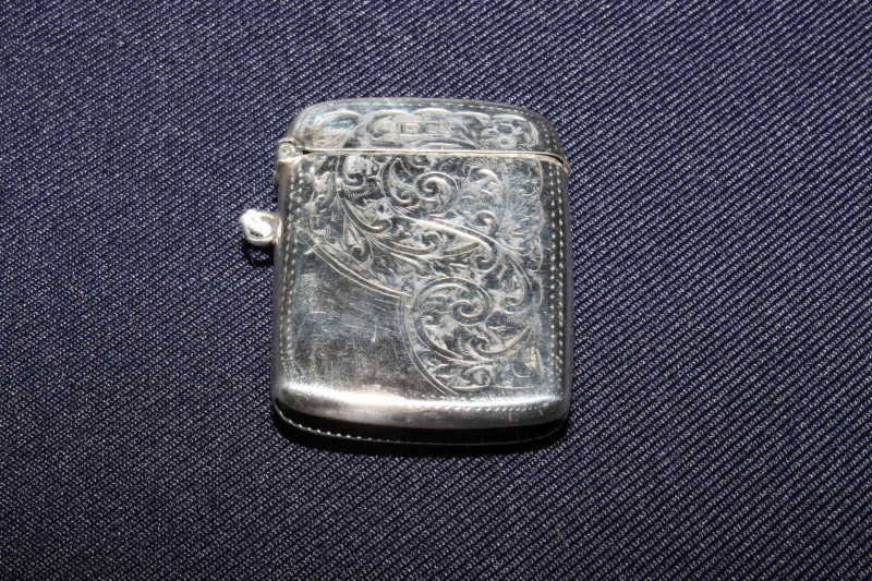 Silver vesta case