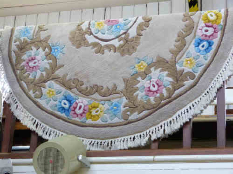 Fawn Ground Floral Pattern Circular Chinese Rug, 1.50m dia.