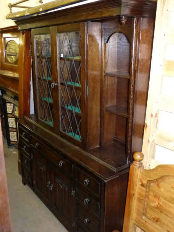 Linen Fold Oak Finish Sliding Glazed Door Top Cocktail Display Cabinet